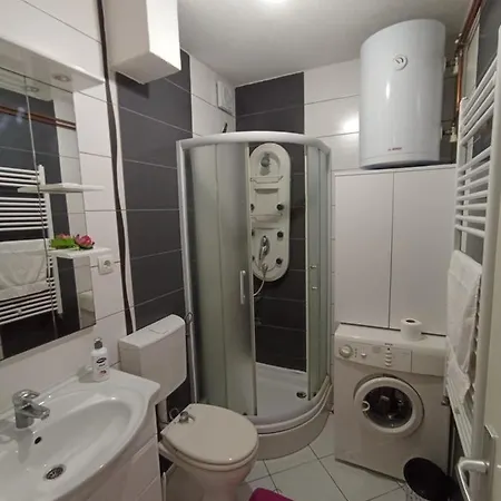 شقة Dina بيهاتش